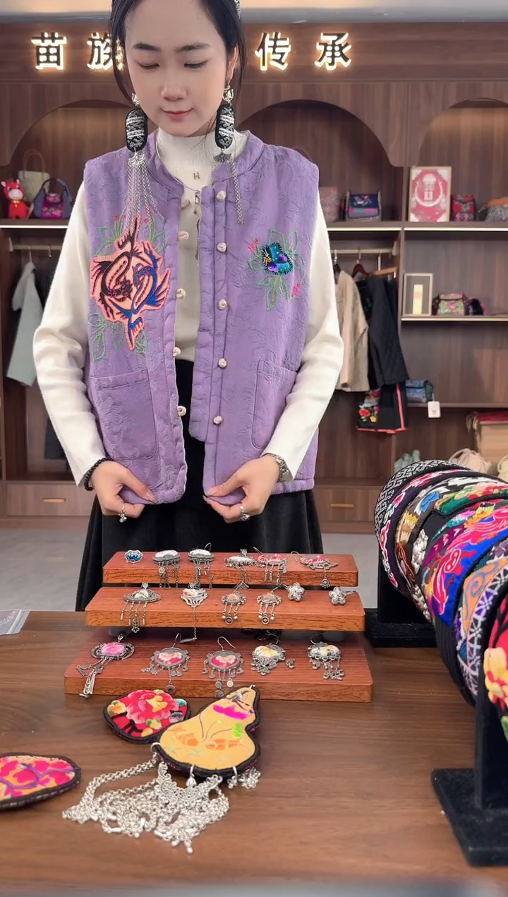 刺绣扶光苗绣传承L20