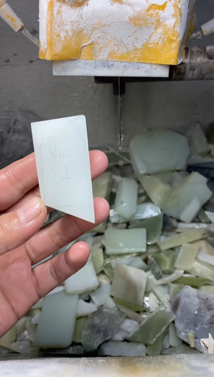 未镶嵌吊坠定制和田玉勇**薪雕刻定制