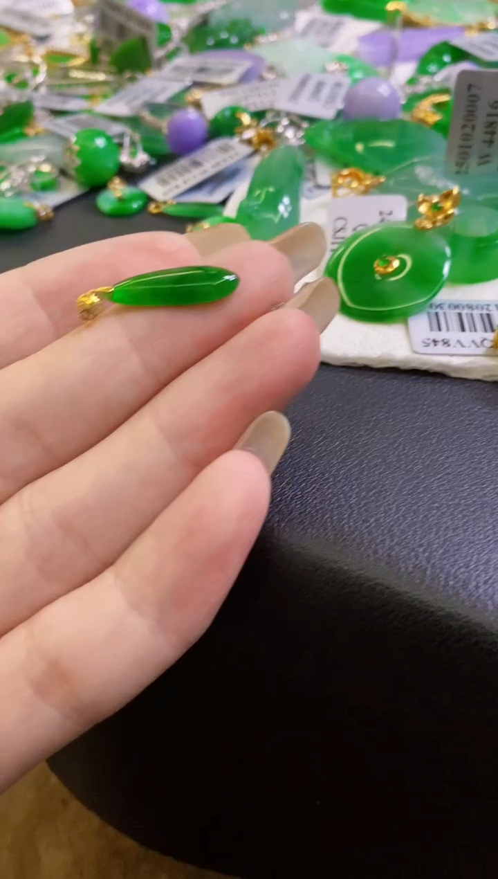 【闪购商品】定制翡翠18K金镶嵌吊坠