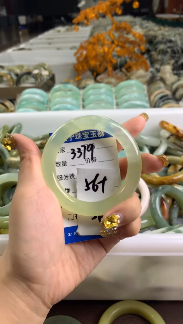 【闪购商品】蛇纹石玉手镯未镶嵌3379