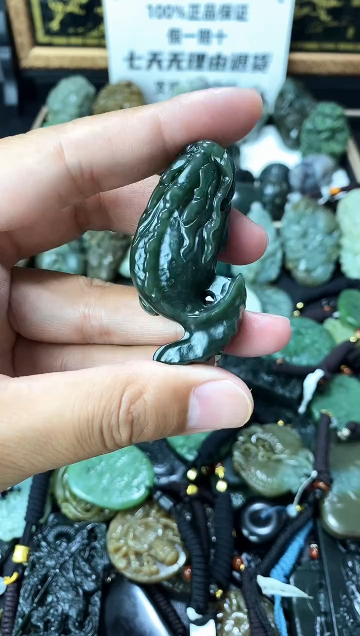 颈饰未镶嵌和田玉1