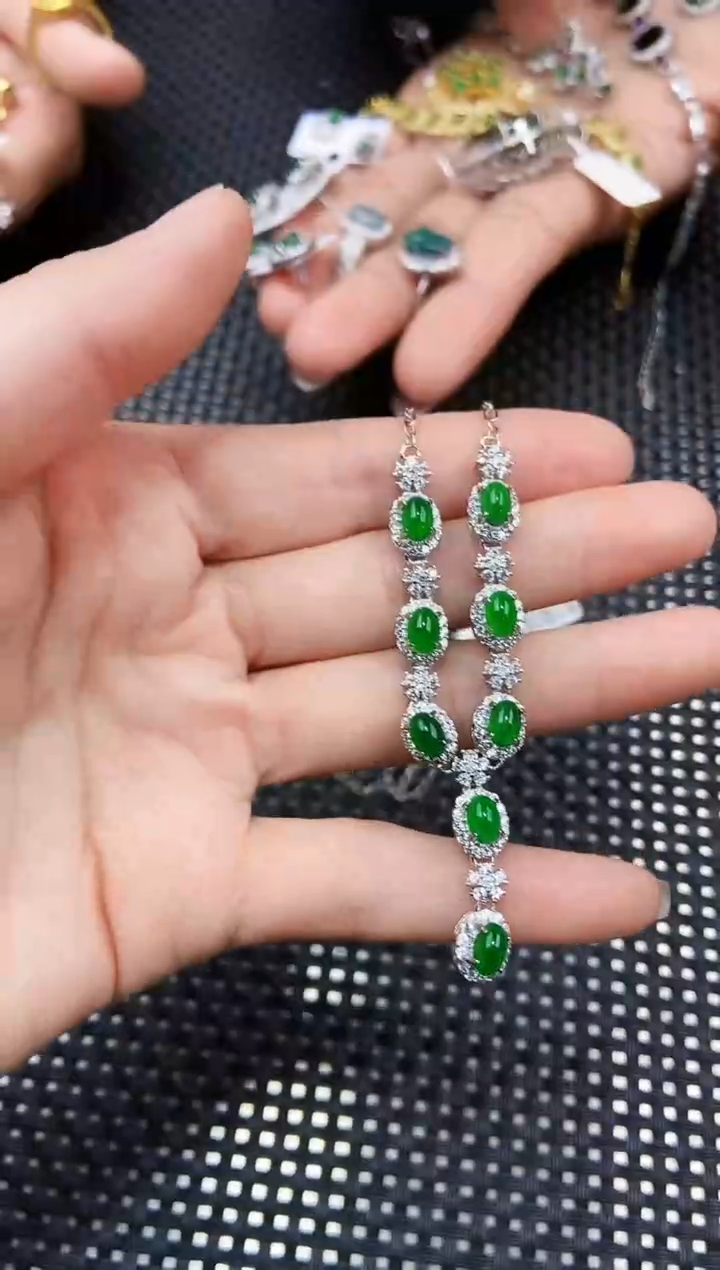 【闪购商品】翡翠颈饰未镶嵌111111111