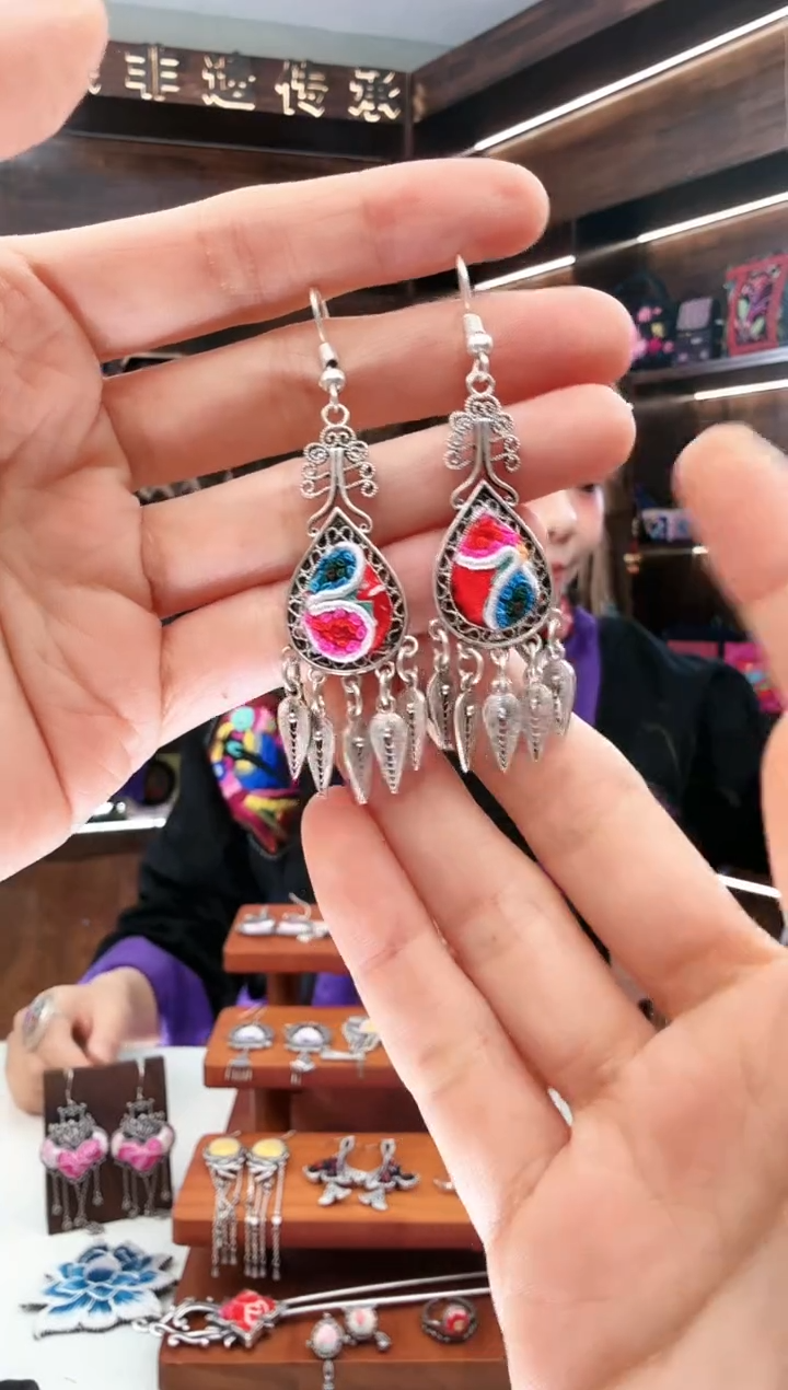 【闪购商品】织绣104蚩梦苗族古绣