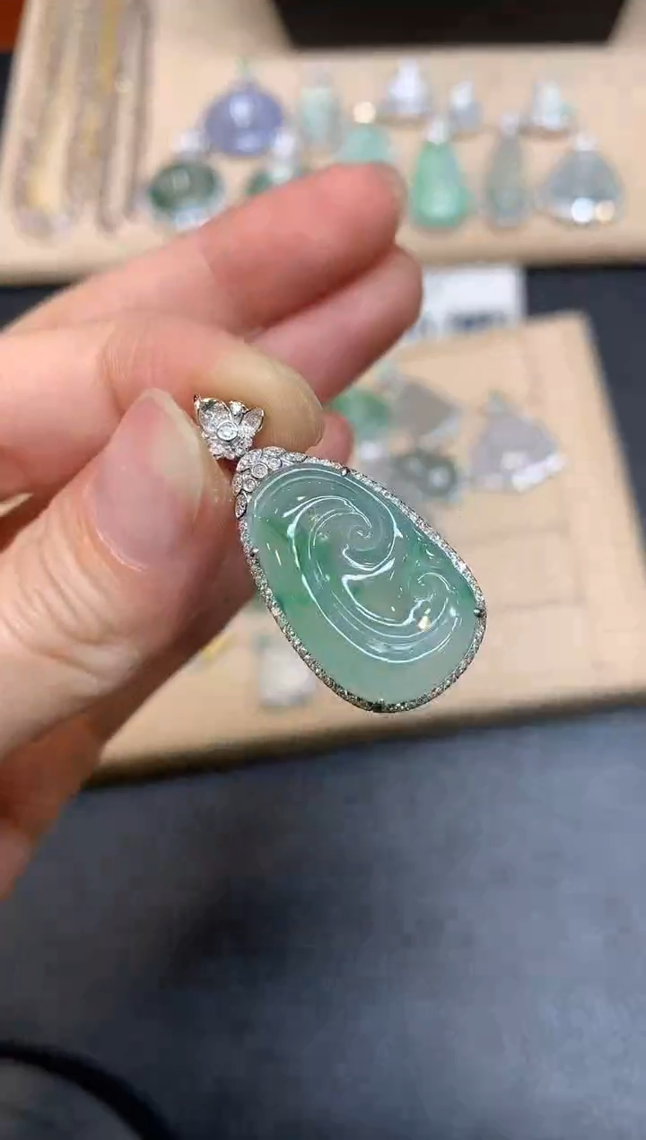 【闪购商品】翡翠颈饰18K金镶嵌如意【无服务费