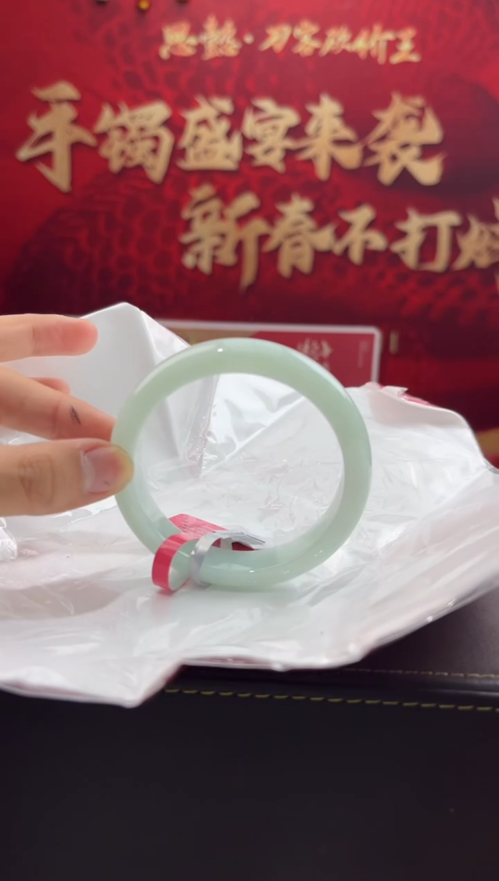 【闪购商品】翡翠手镯未镶嵌5V翡翠手镯
