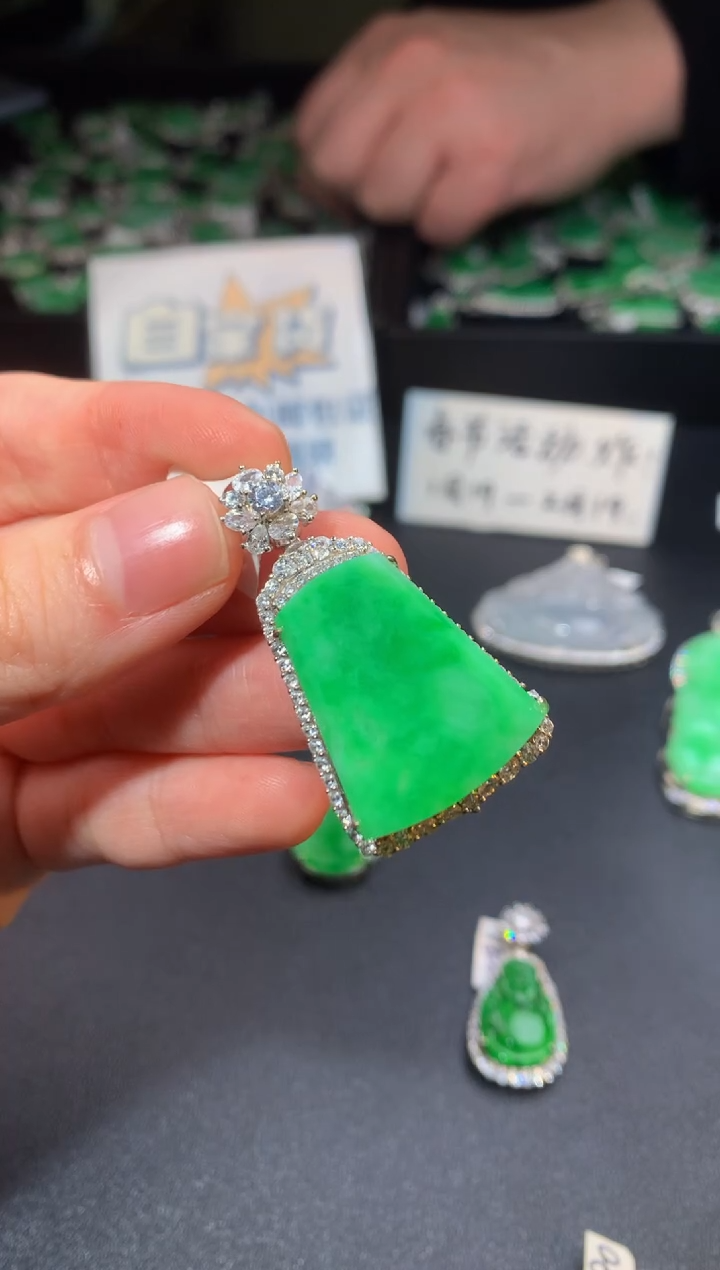 【闪购商品】翡翠颈饰银S925镶嵌翡翠