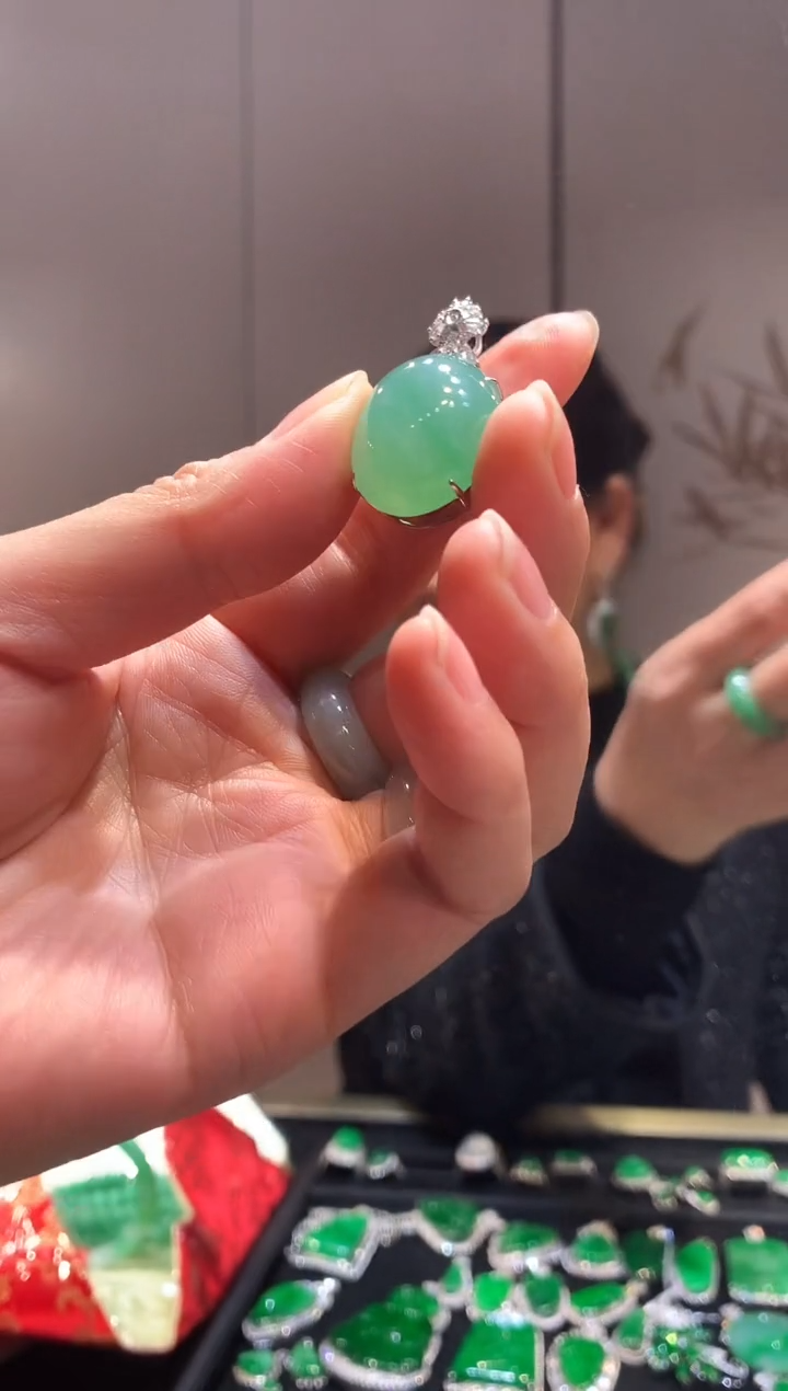 【闪购商品】翡翠吊坠(不含链)18K金镶嵌吊坠