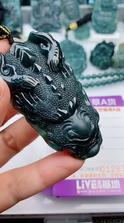 翡翠未镶嵌颈饰