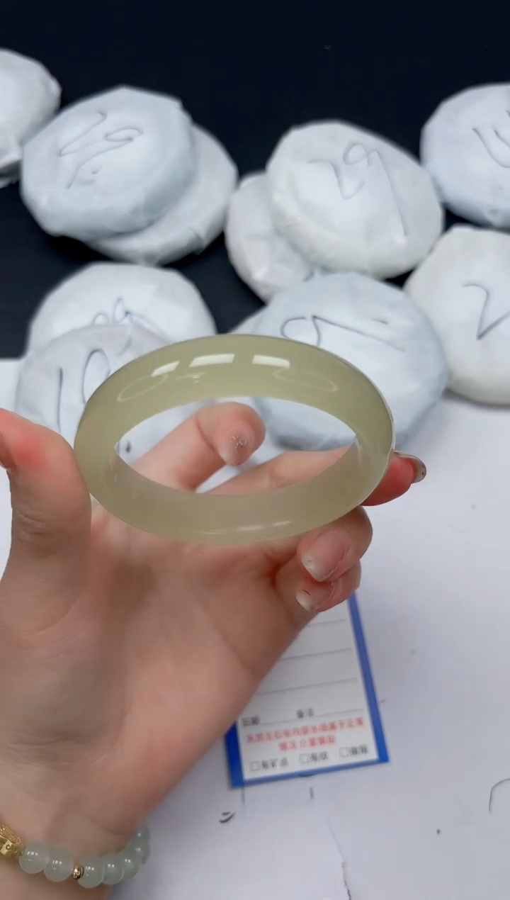 未镶嵌手镯石英质玉243/58.7