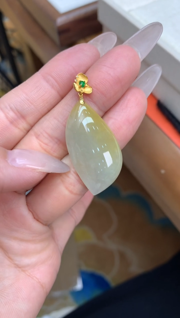 【闪购商品】翡翠颈饰18K金镶嵌随形