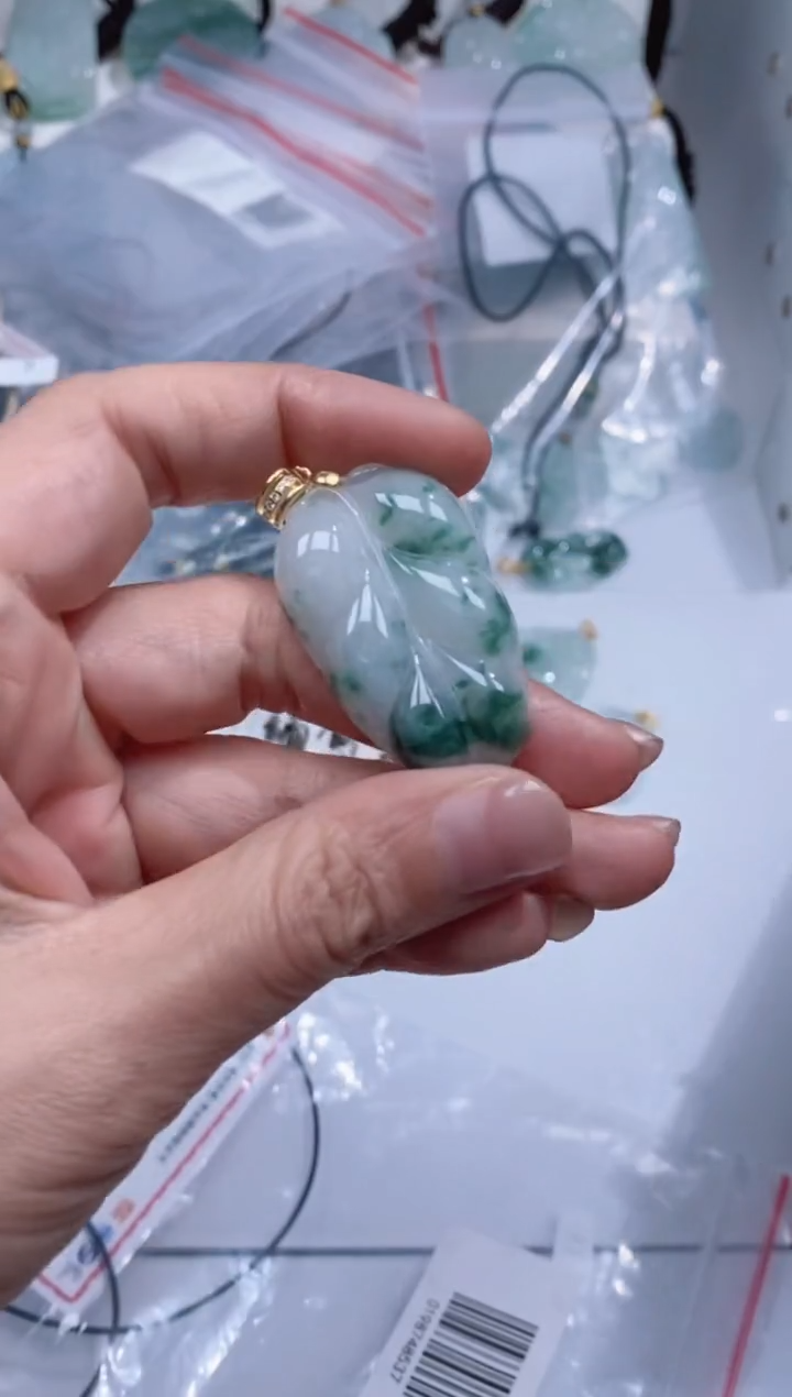 颈饰银S925镶嵌翡翠吊坠