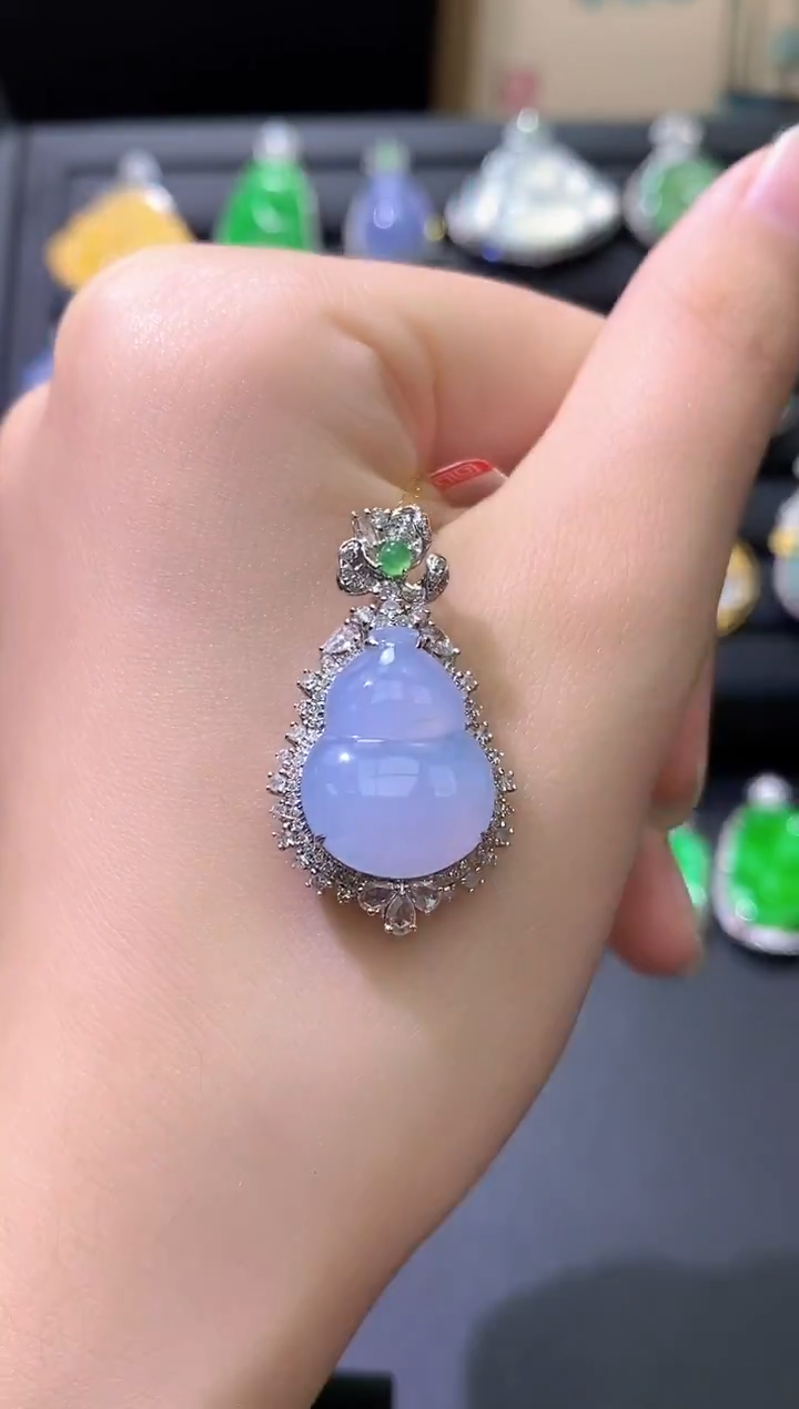 颈饰18K金镶嵌翡翠28葫芦