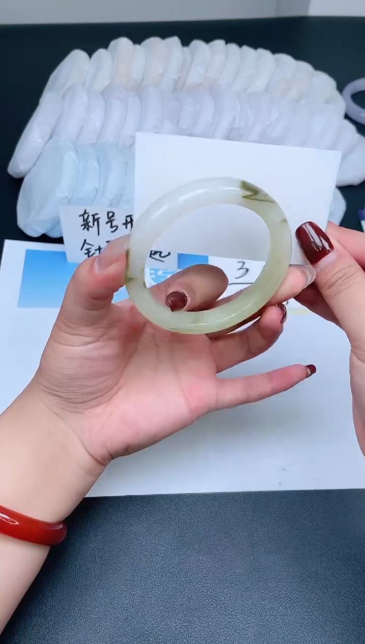 【闪购商品】石英质玉手镯未镶嵌255-59.5