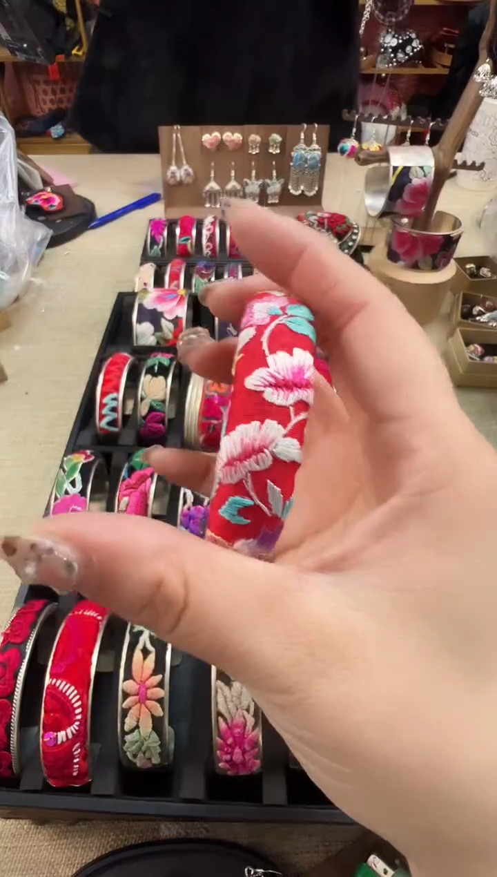 【闪购商品】织绣民族风老绣饰品498