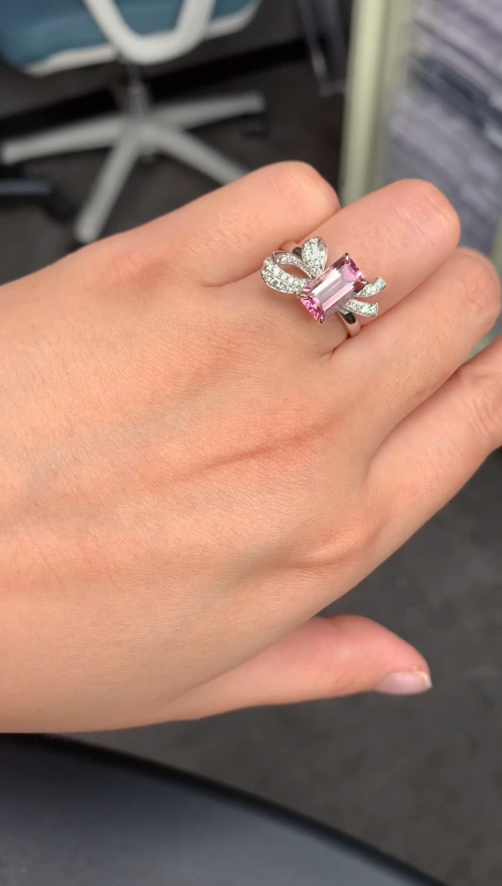 【闪购商品】碧玺戒指18K金镶嵌1.9ct粉碧玺戒指