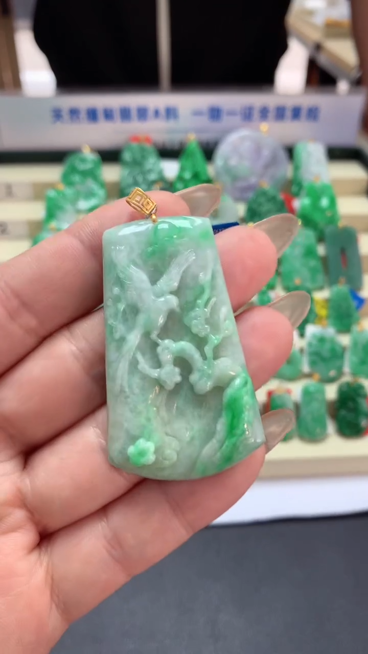 【闪购商品】翡翠吊坠(不含链)18K金镶嵌挂件