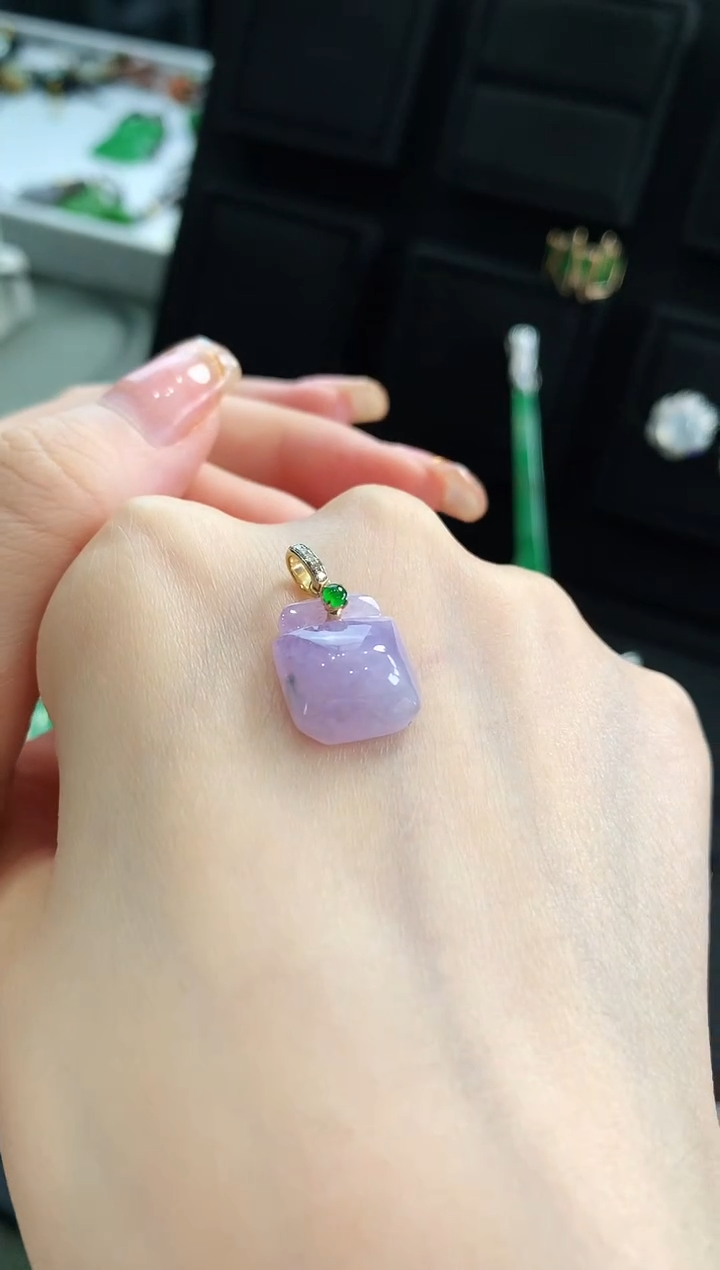 【闪购商品】翡翠颈饰18K金镶嵌吊坠