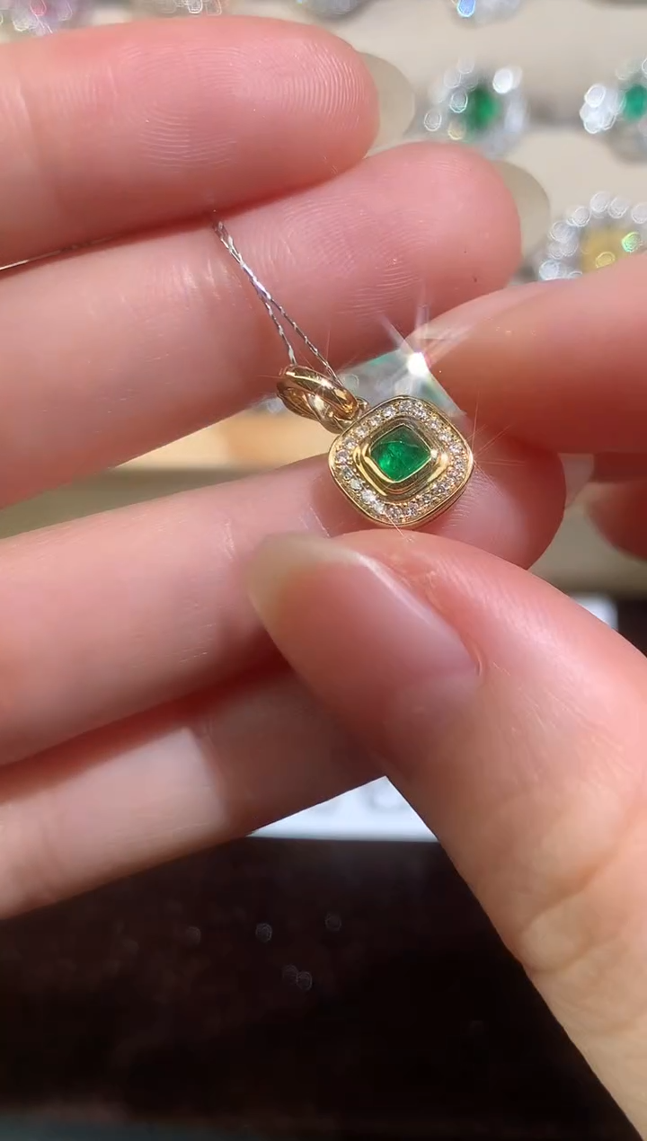18K金镶嵌吊坠(不含链)祖母绿D37|2380