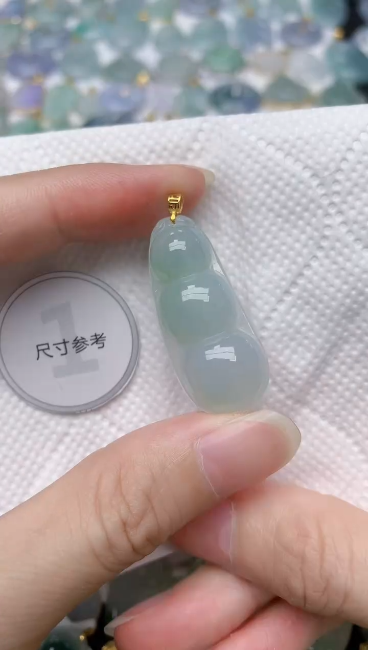 翡翠18K金镶嵌颈饰天然A货翡翠
