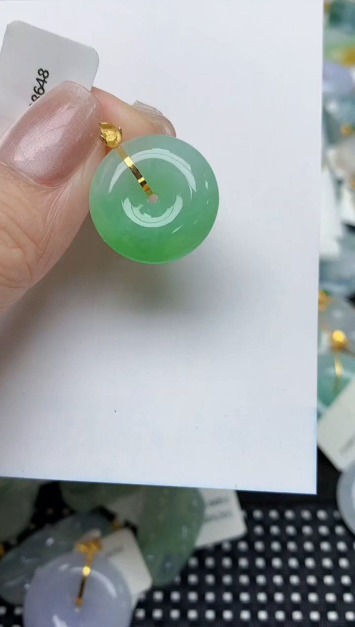 翡翠18K金镶嵌颈饰天然缅甸A货翡翠