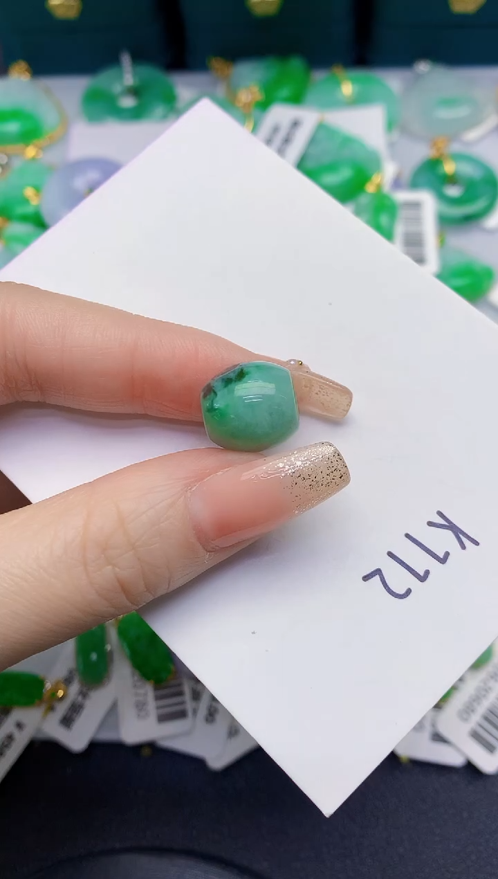 颈饰未镶嵌翡翠缅甸天然翡翠A货