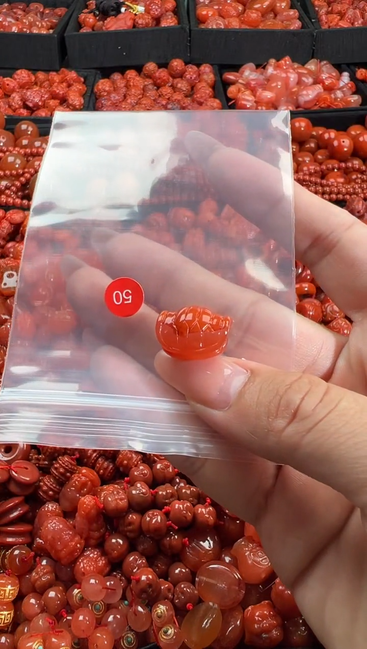 南红玛瑙未镶嵌颈饰1