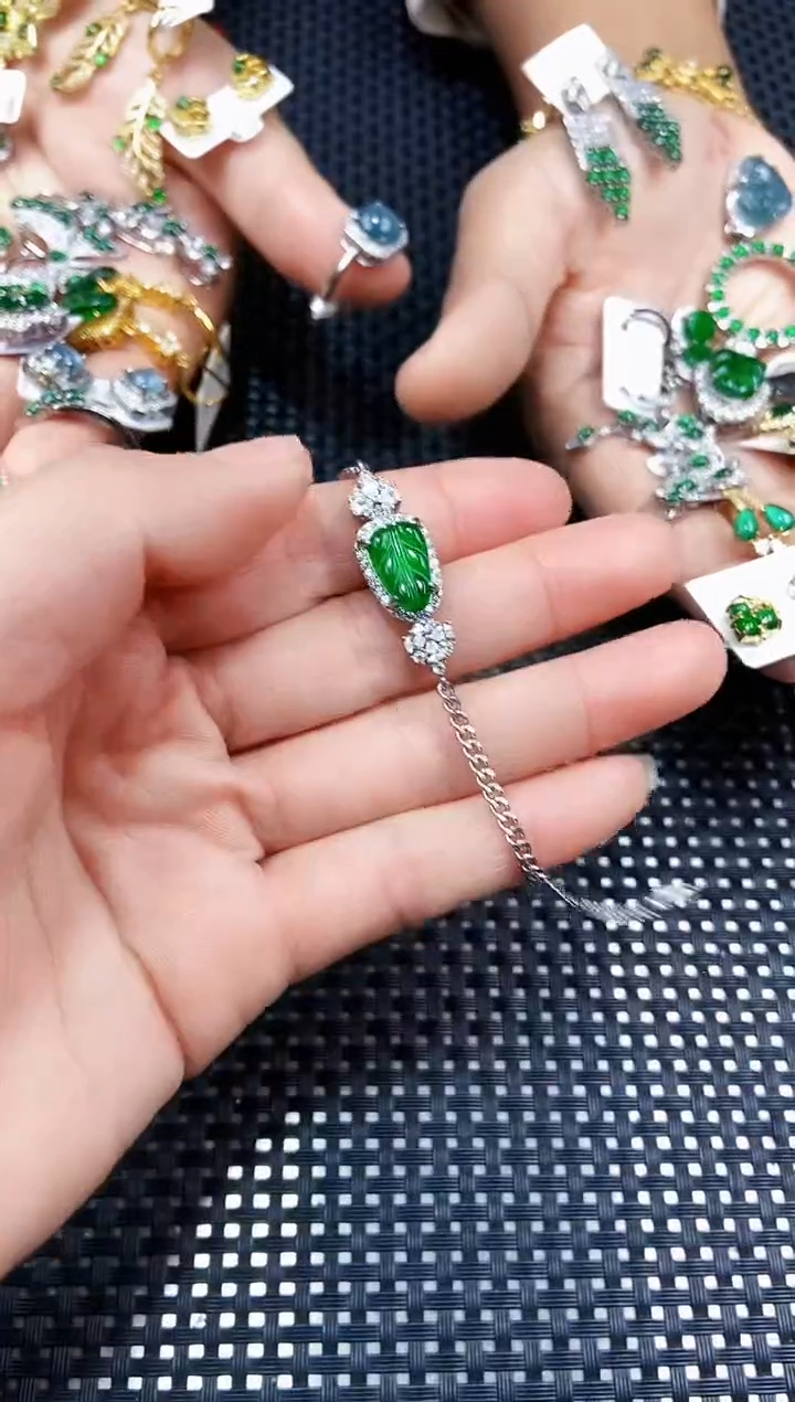 【闪购商品】翡翠手链未镶嵌111111111