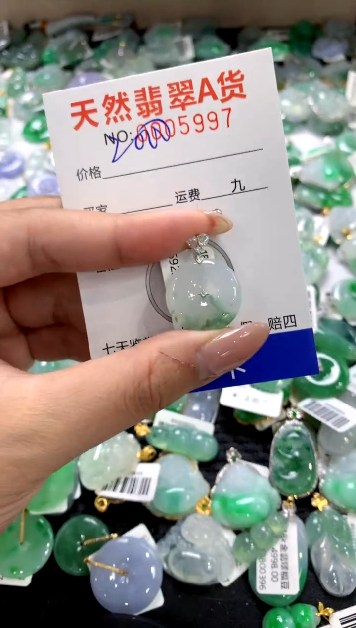 颈饰18K金镶嵌翡翠1111111111111111