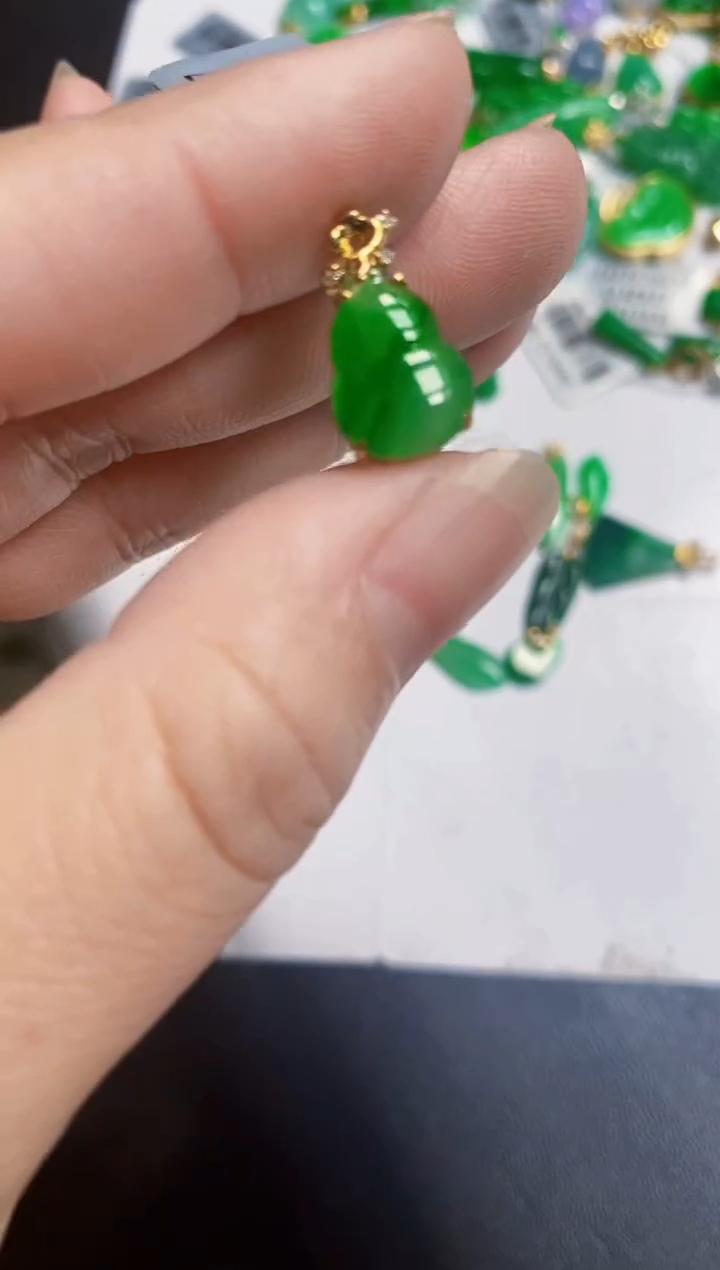 【闪购商品】翡翠颈饰18K金镶嵌葫芦