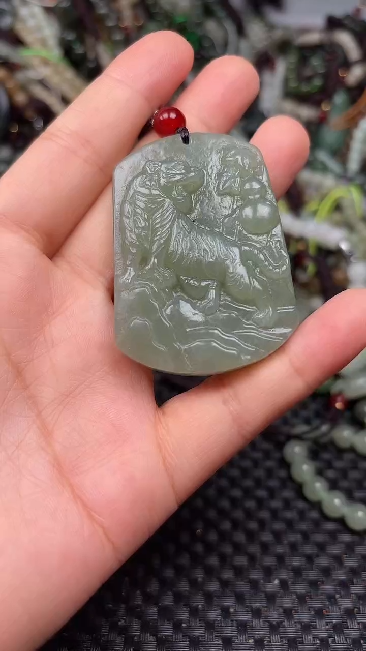 和田玉未镶嵌颈饰1