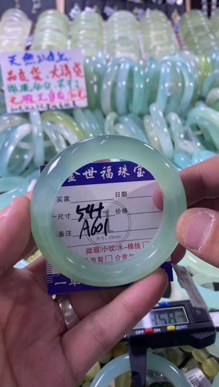 未镶嵌蛇纹石玉手镯1