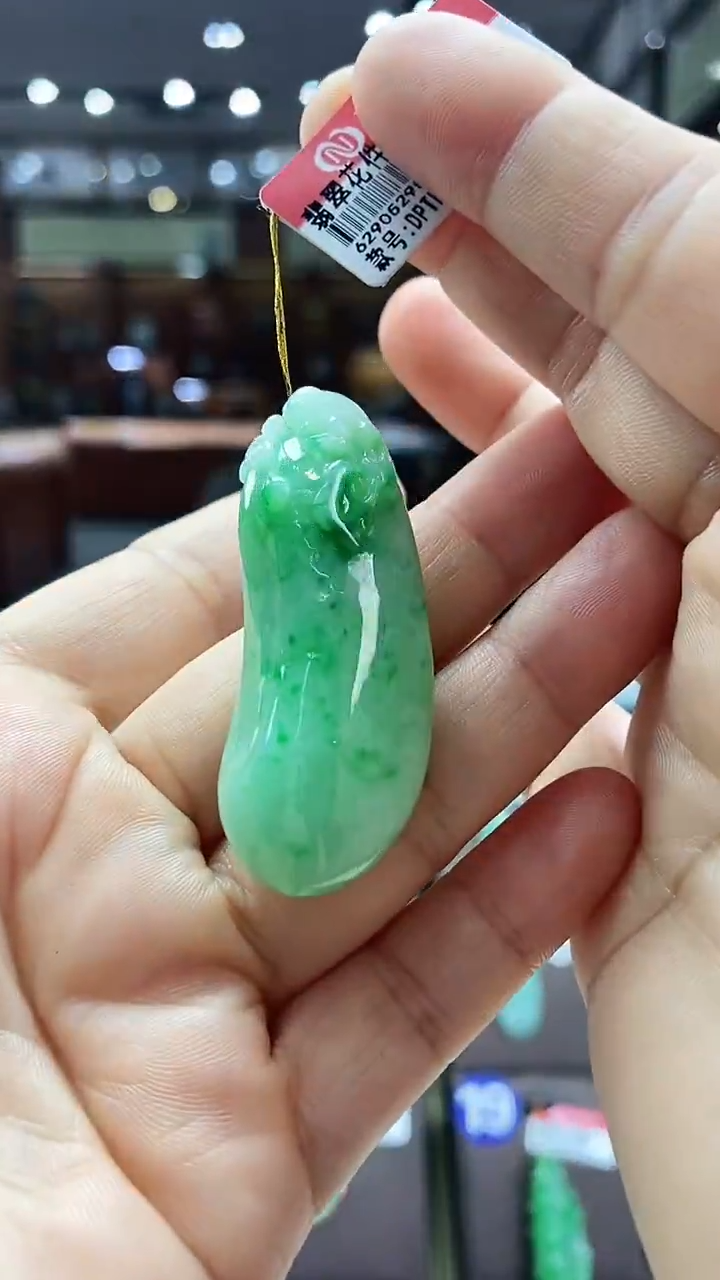 颈饰未镶嵌翡翠福瓜