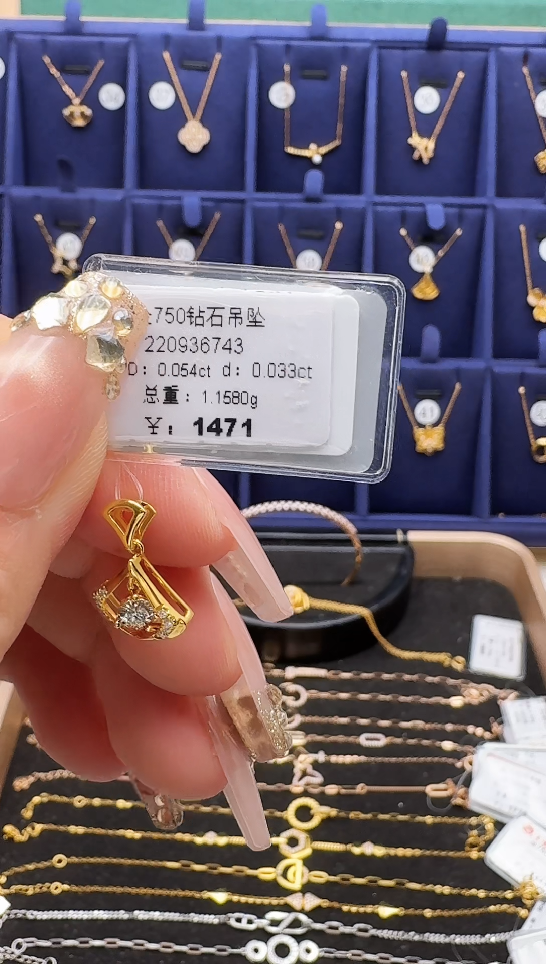 吊坠(不含链)18K金镶嵌钻石吊坠
