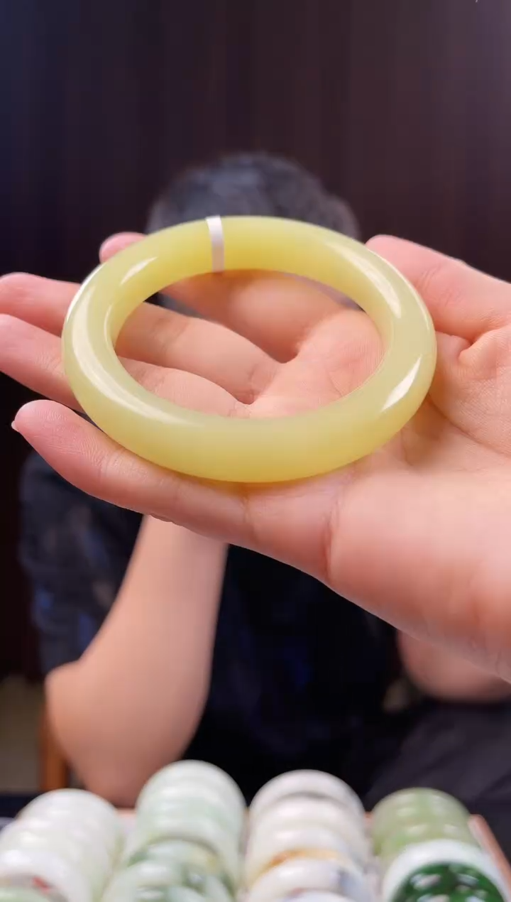 和田玉手镯未镶嵌57+圈口仅一只