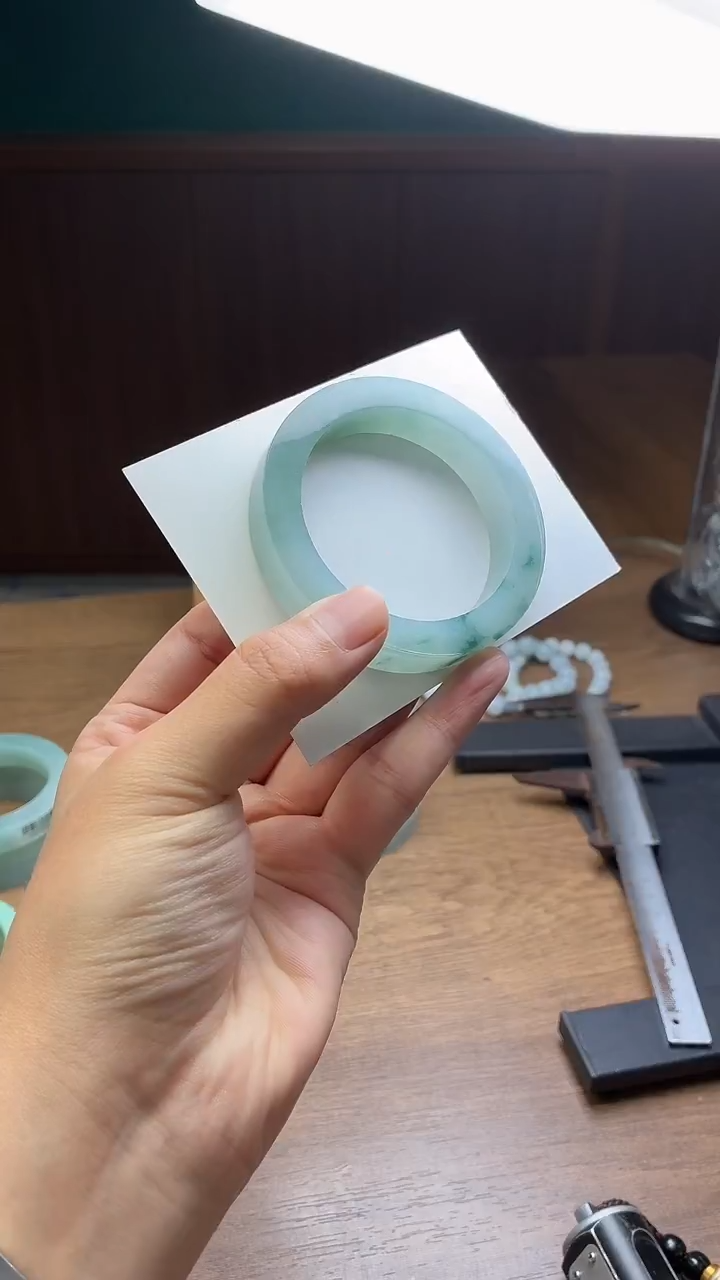 未镶嵌手镯定制翡翠冒*泡定制