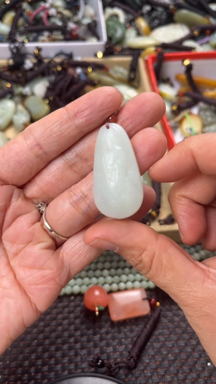 【闪购商品】和田玉颈饰未镶嵌多样性发货没有证书拍一发一有瑕