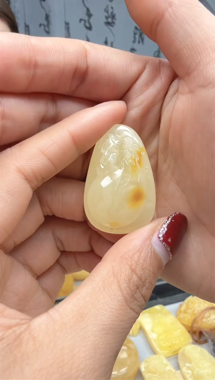 【闪购商品】琥珀裸石未镶嵌挂坠