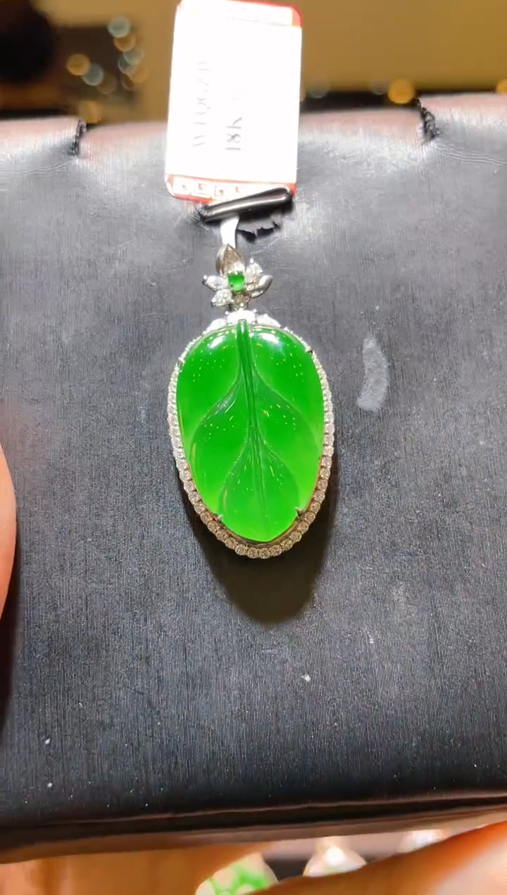【闪购商品】翡翠吊坠(赠链)18K金镶嵌A36