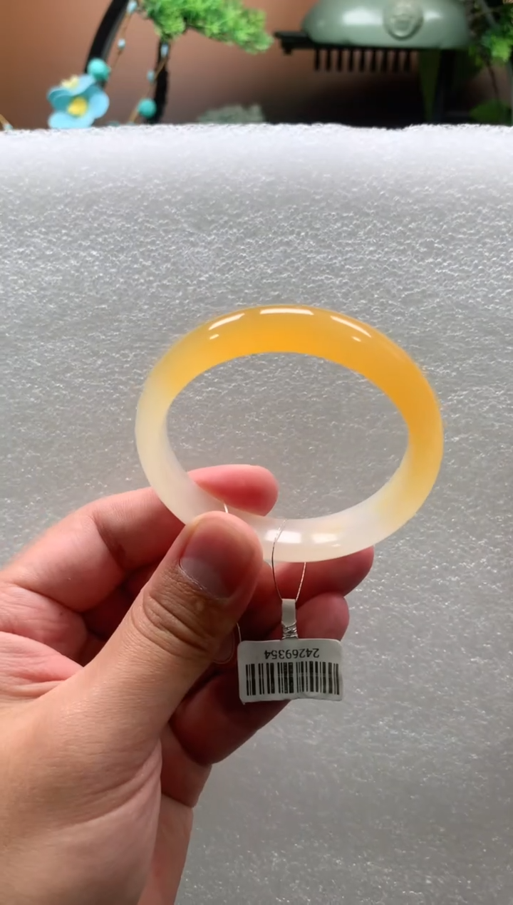 【闪购商品】石英质玉手镯未镶嵌青青53+星月