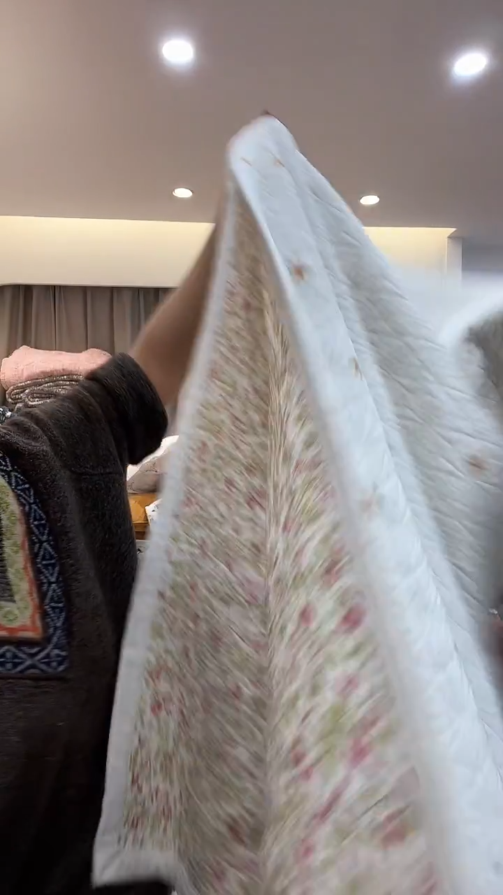 棉棉荣*D13   白色碎花AB面床盖150*200