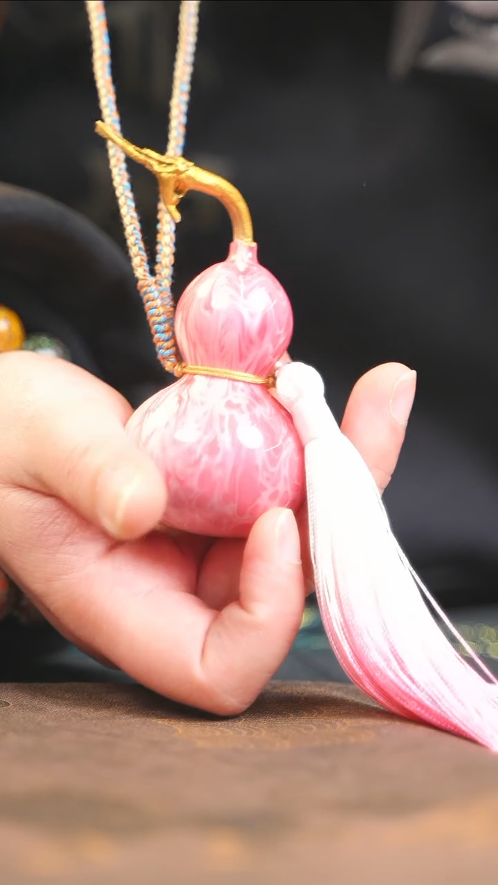【闪购商品】YP211漂漆精致小手捻{未开口}