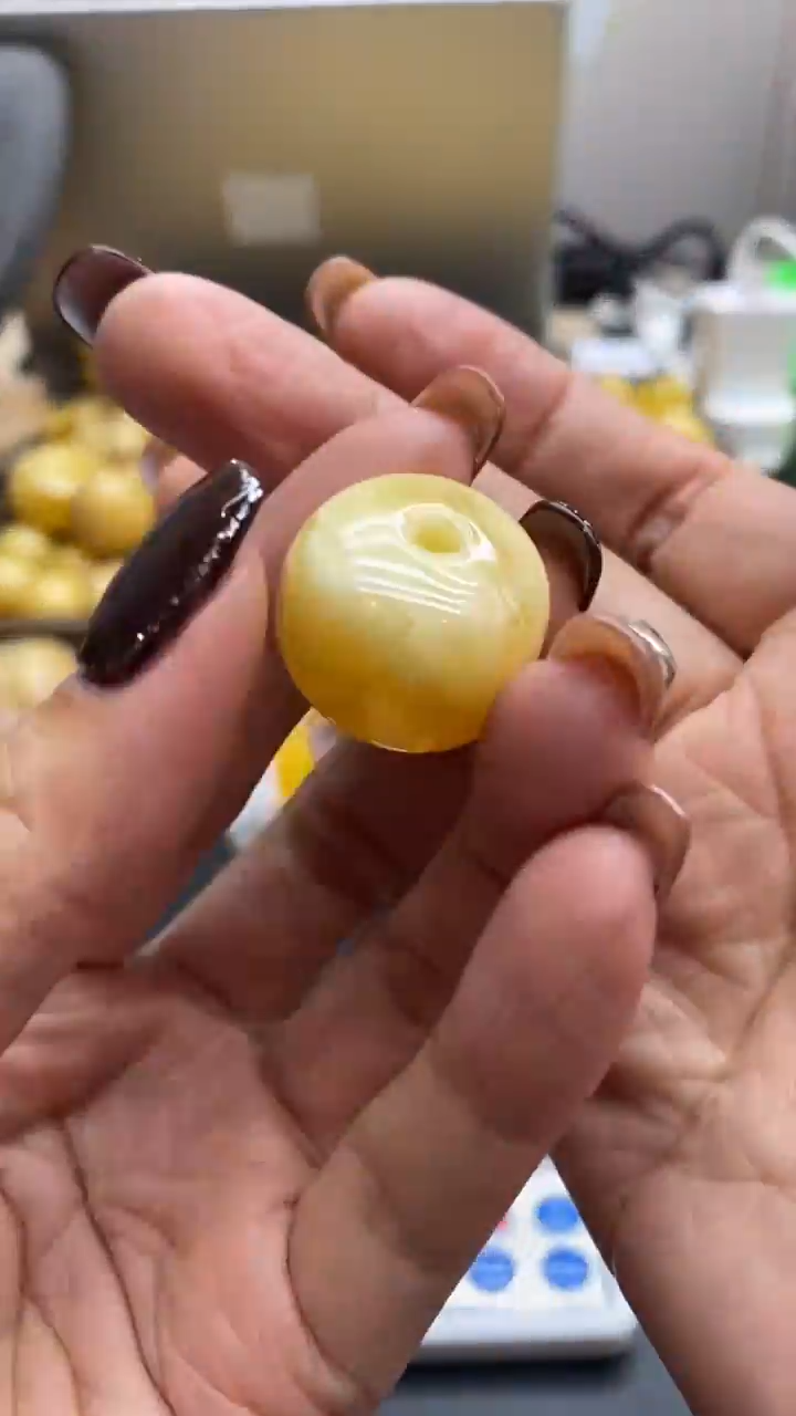 琥珀未镶嵌珠宝奇石2823