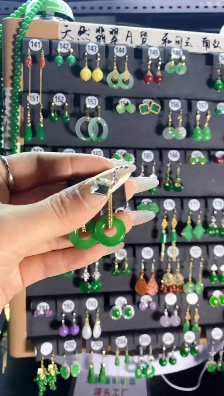 【闪购商品】翡翠耳饰银S925镶嵌147...