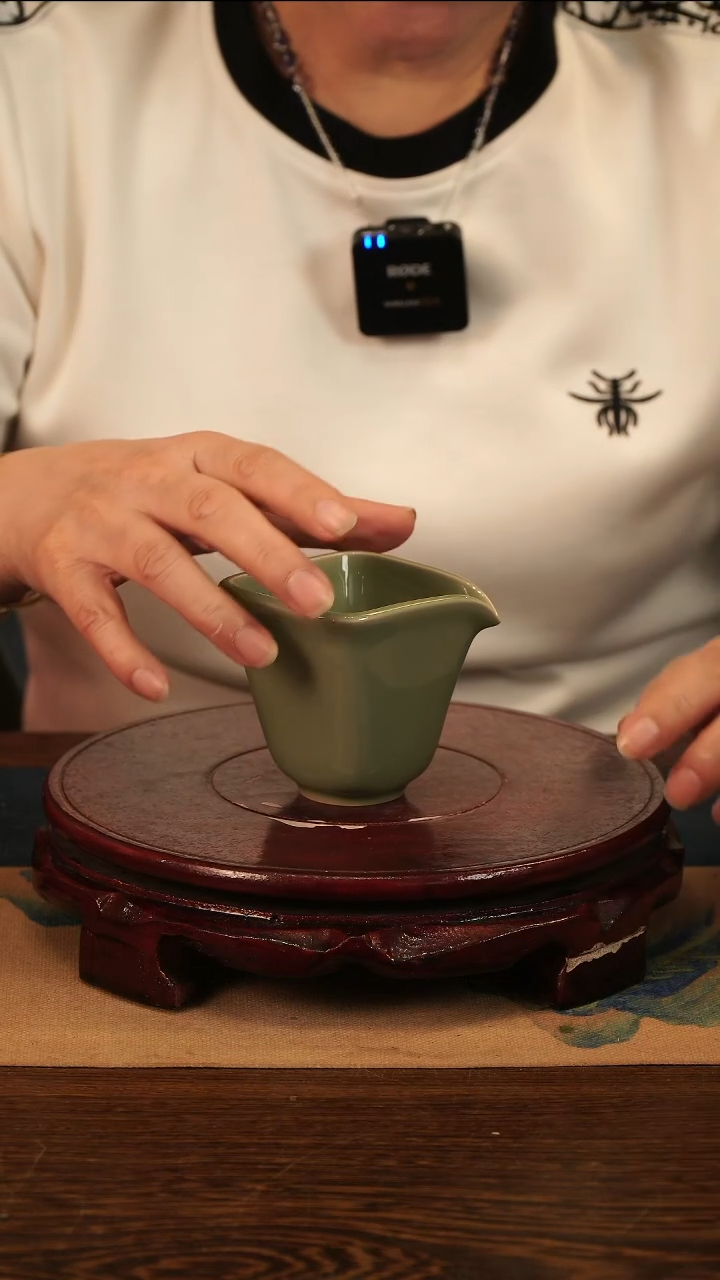 豆青釉 四方 公道杯