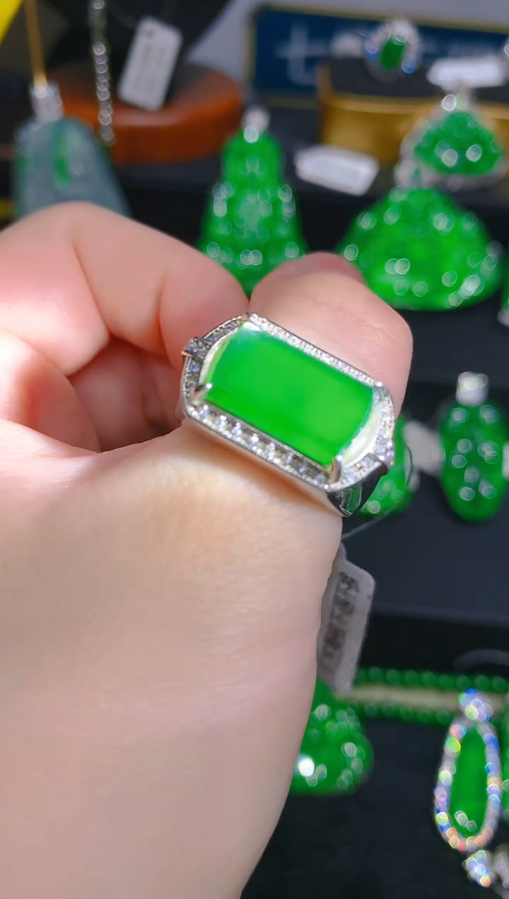 【闪购商品】翡翠戒指银S925镶嵌38一季