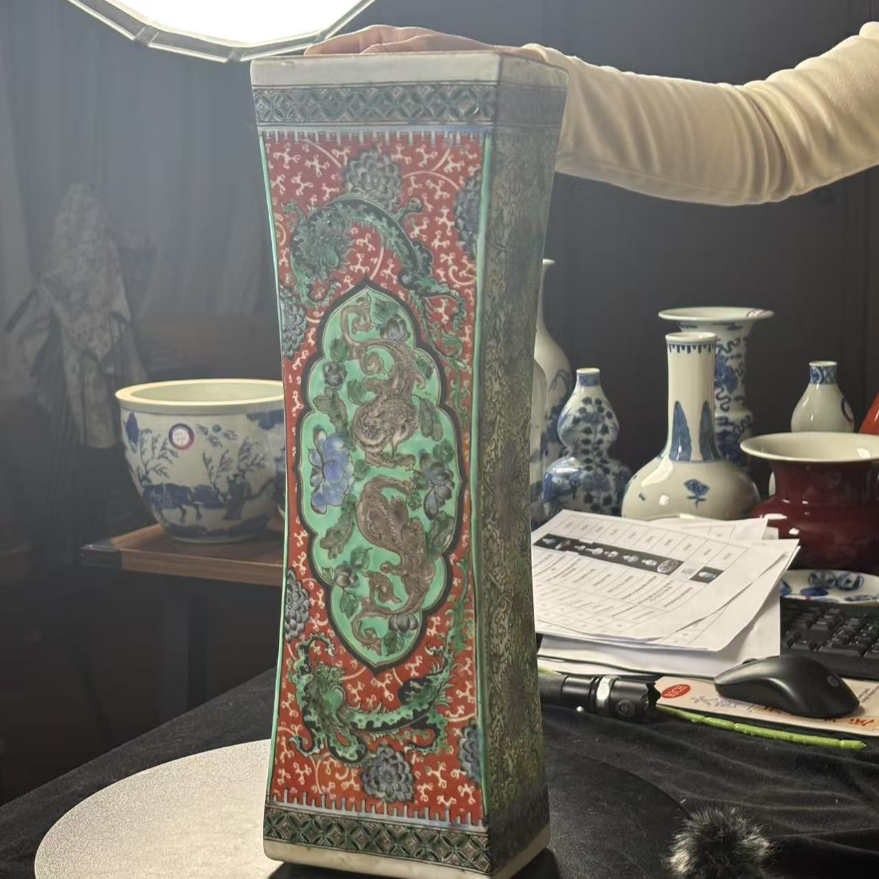 清晚期五彩螭龙螭凤瓷枕