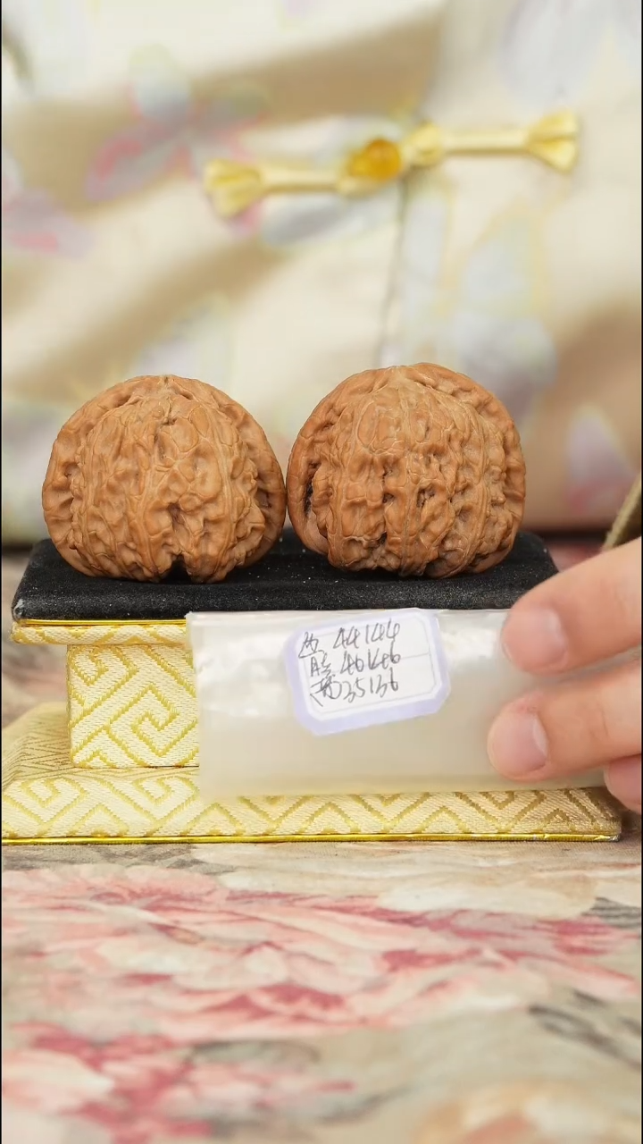 【闪购商品】文玩核桃把件白狮子
