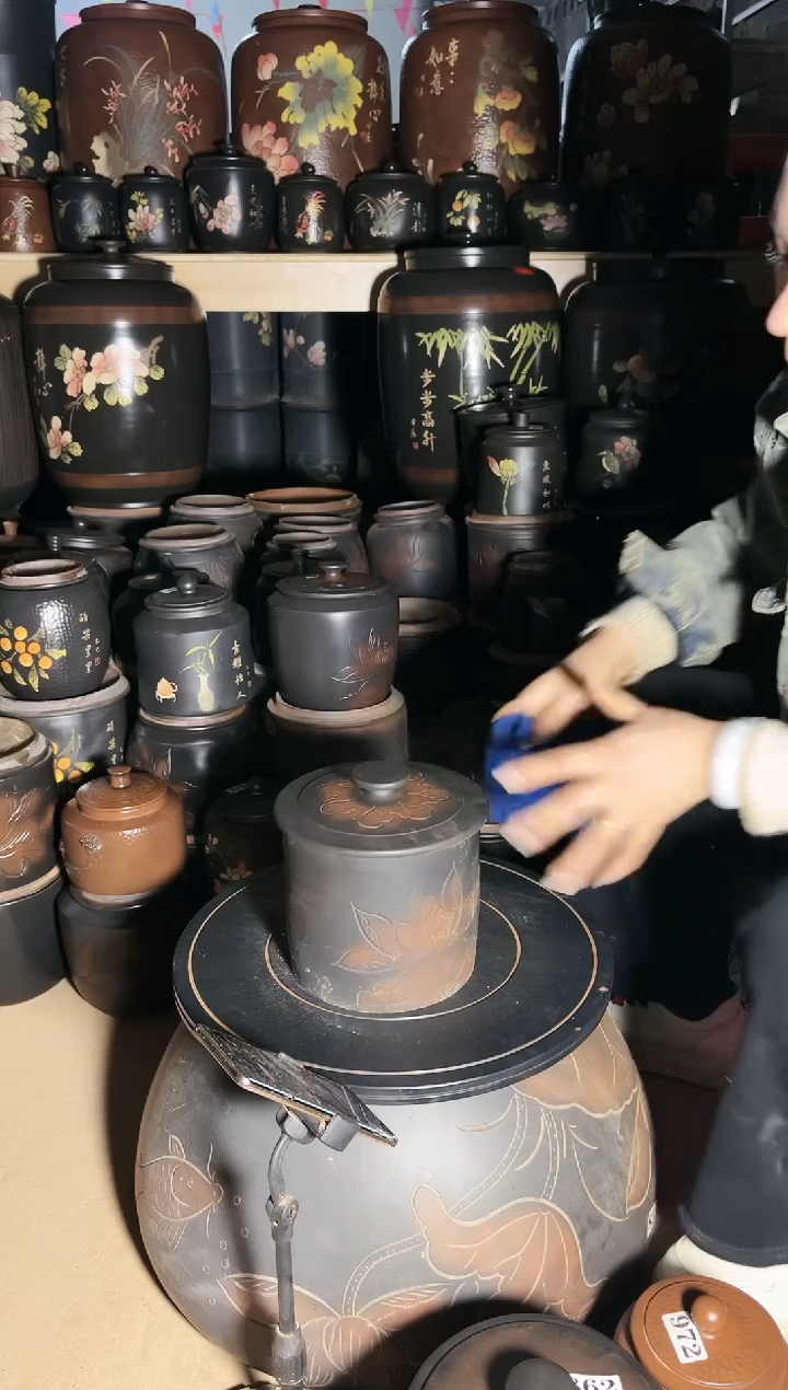 【闪购商品】壶瑕疵茶叶罐 小五饼荷花  965