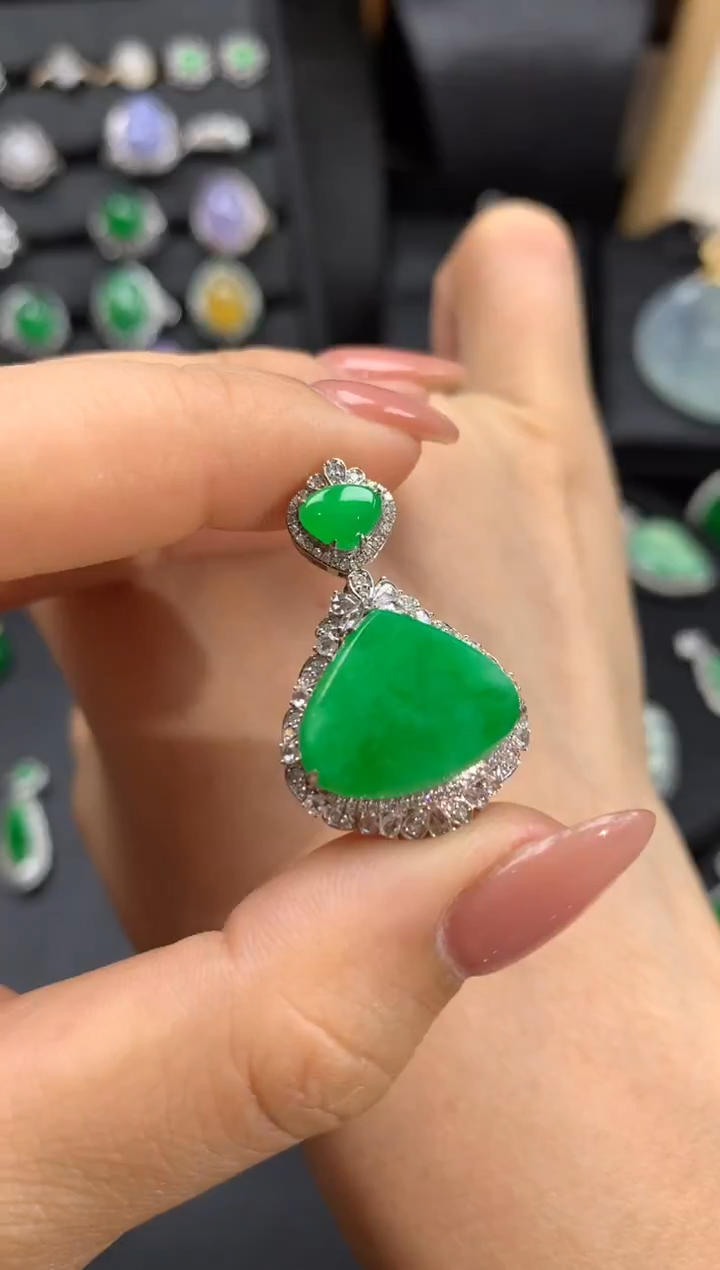 【闪购商品】翡翠颈饰18K金镶嵌翡翠无事牌