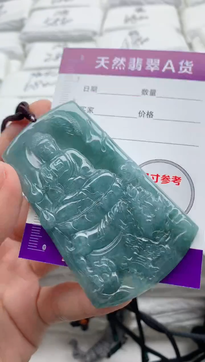 翡翠未镶嵌颈饰········